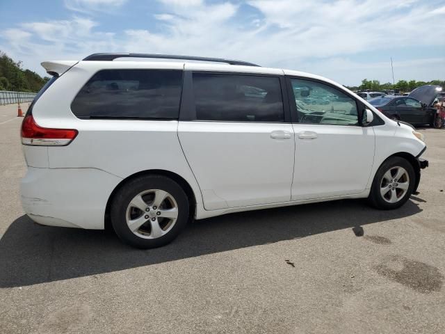 2014 Toyota Sienna LE