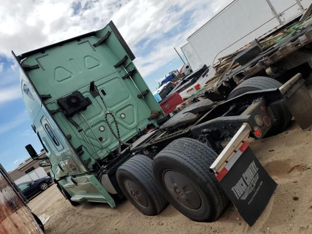 2019 Freightliner Cascadia 126