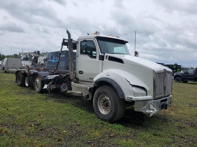 2020 Kenworth Construction T880