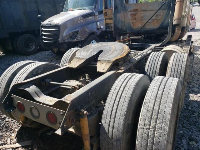 2000 Mack CH600 Semi Truck