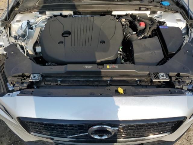 2022 Volvo S60 B5 Momentum