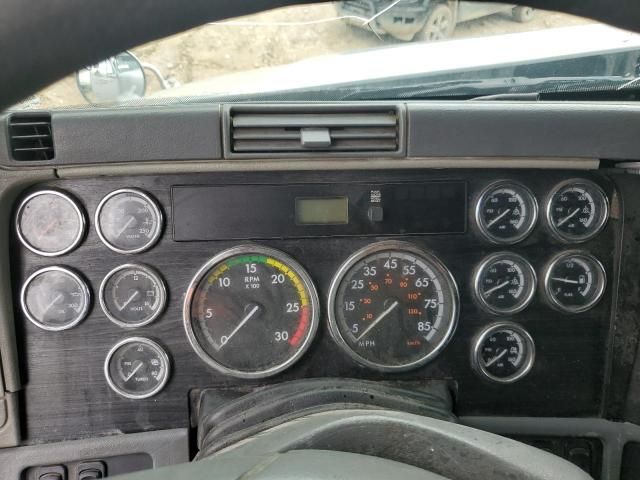 2005 Freightliner Columbia 120 Semi Truck
