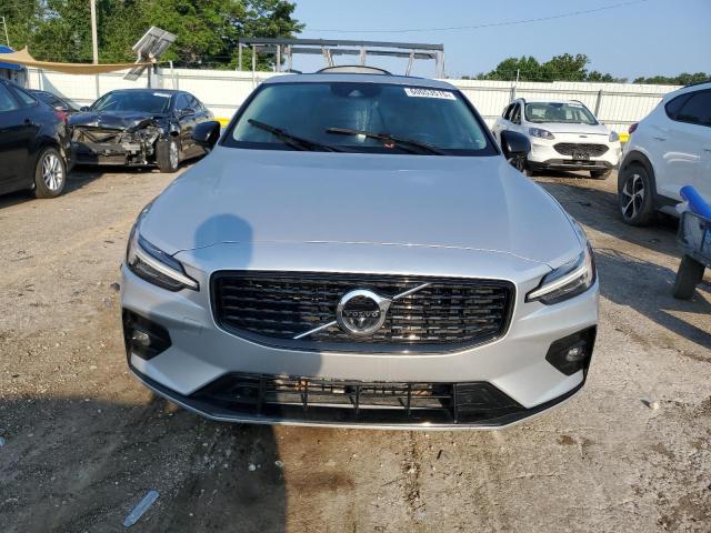 2022 Volvo S60 B5 Momentum
