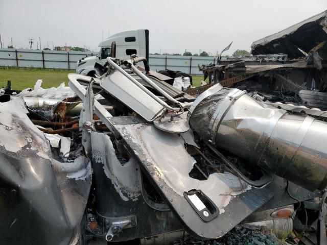 2014 Peterbilt 389 Semi Truck