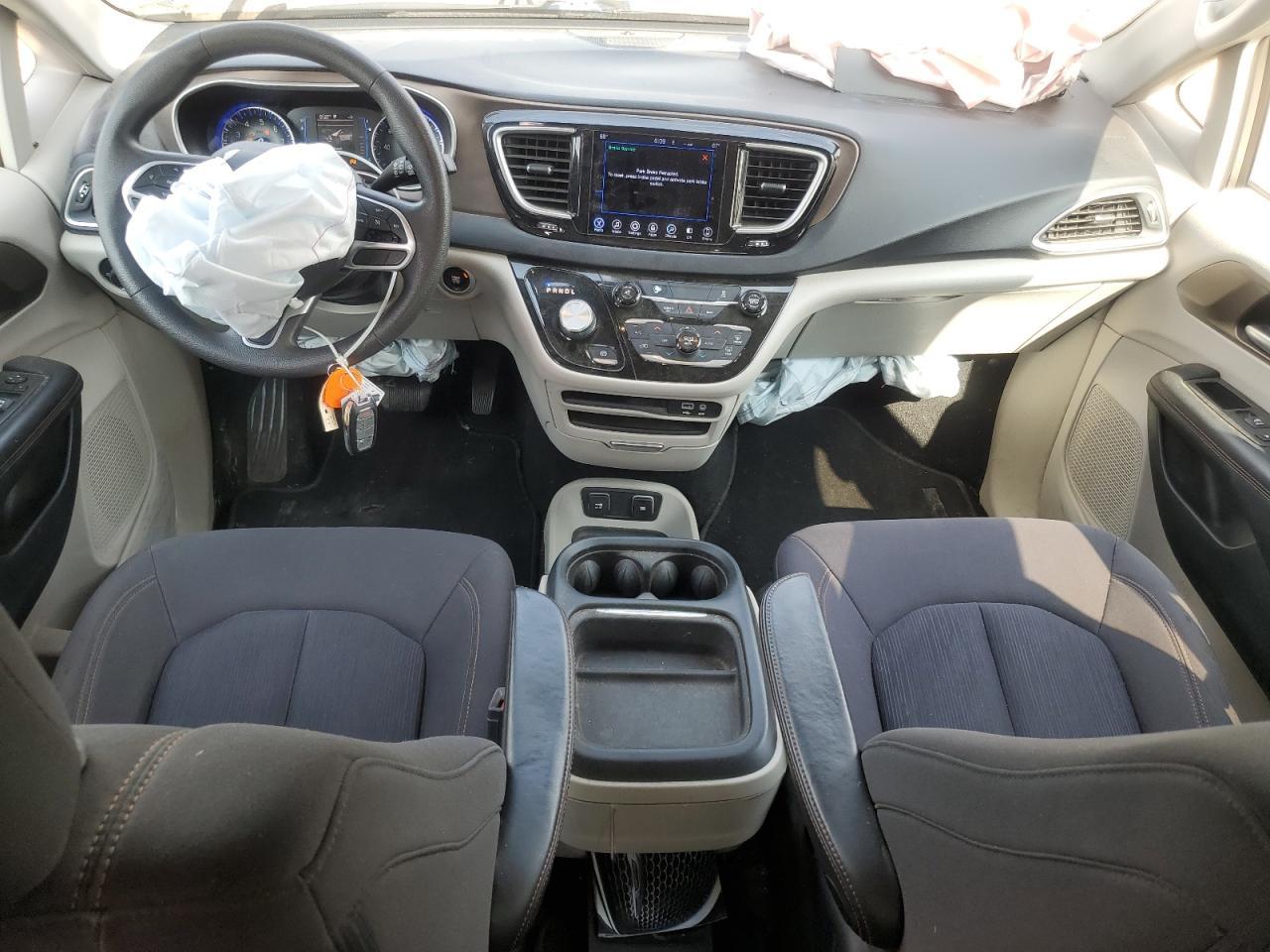 2017 Chrysler Pacifica Touring l