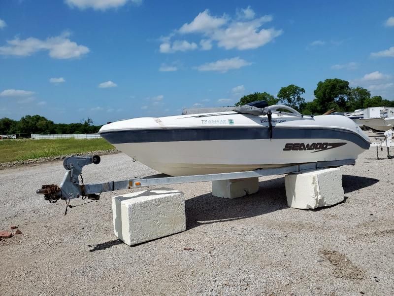 2000 Seacraft Boat