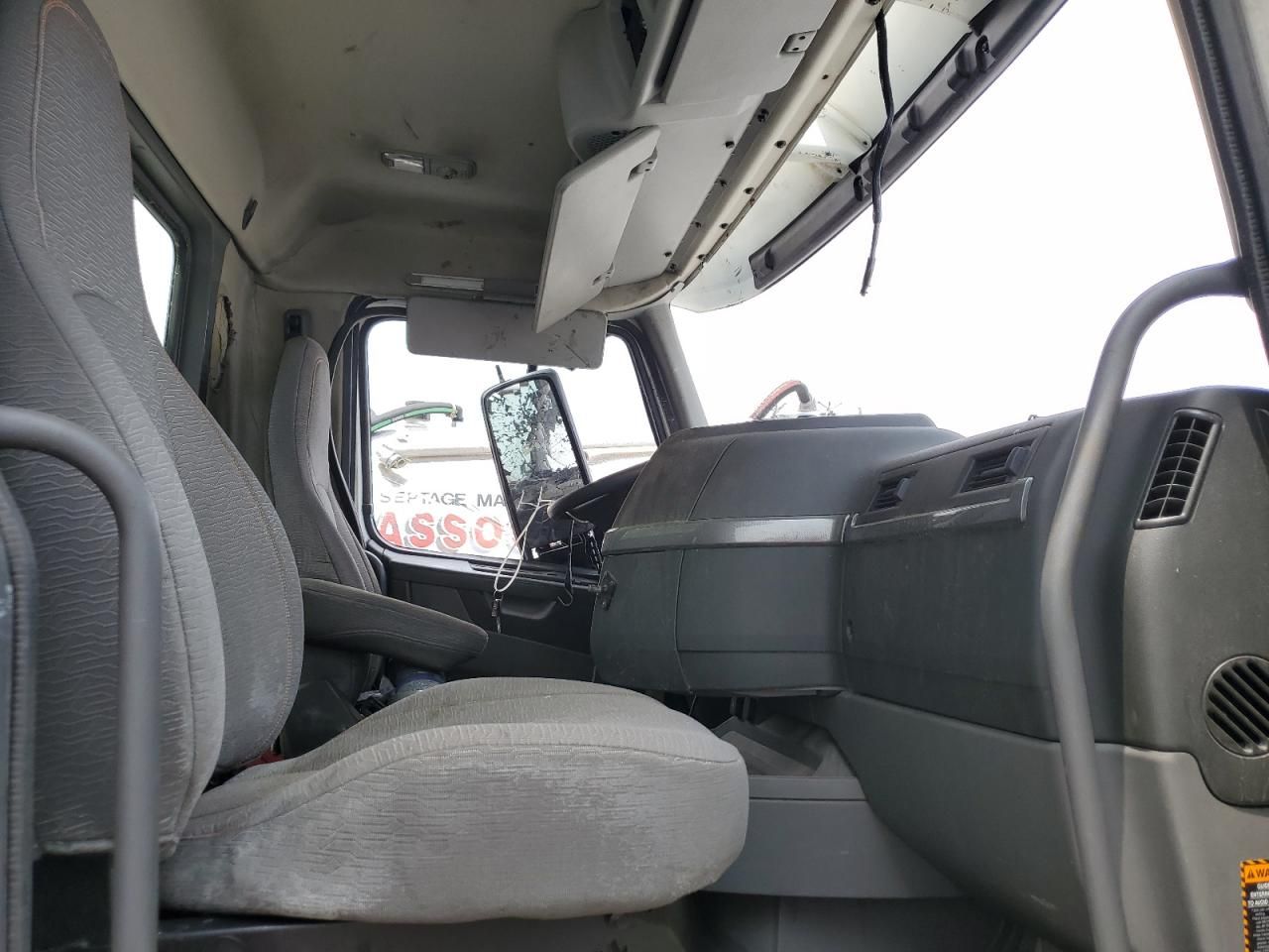 2019 Volvo VNR Semi Truck