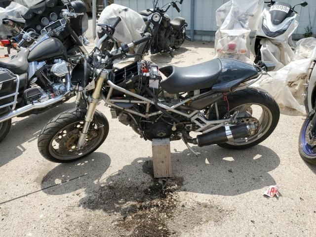 1995 Ducati M900