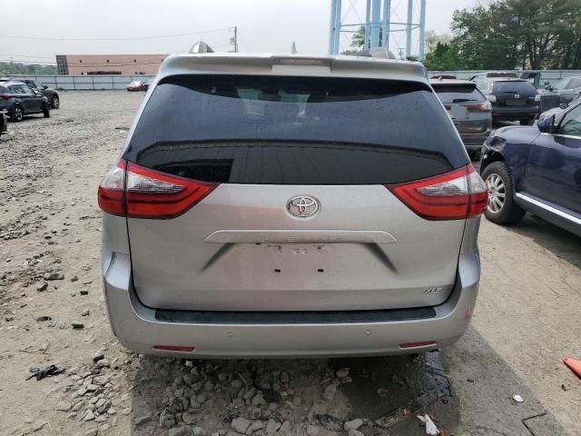 2020 Toyota Sienna xle