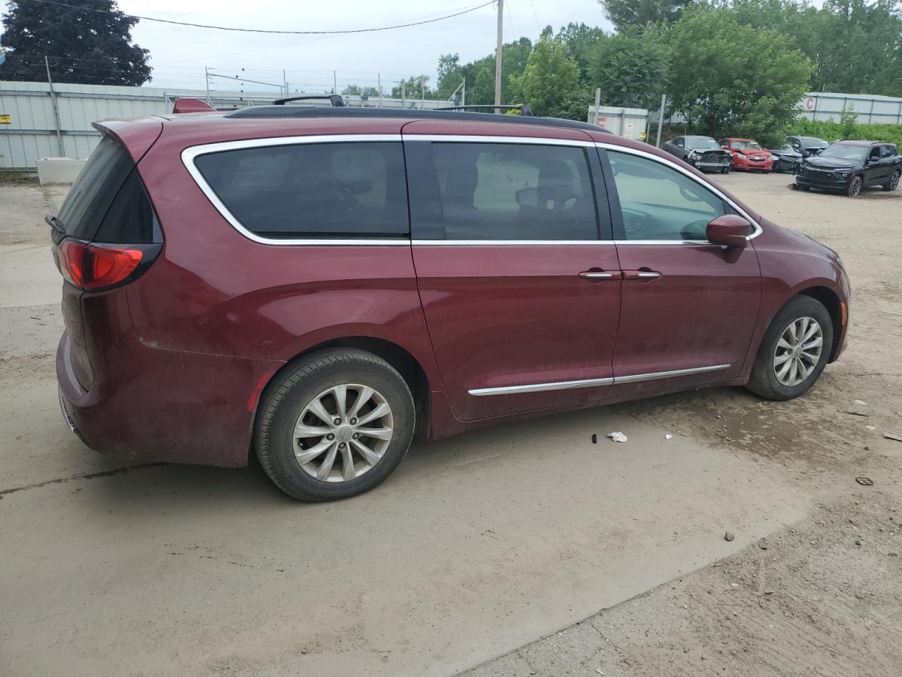2017 Chrysler Pacifica Touring l