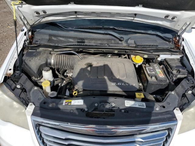 2014 Chrysler Town & Country Touring
