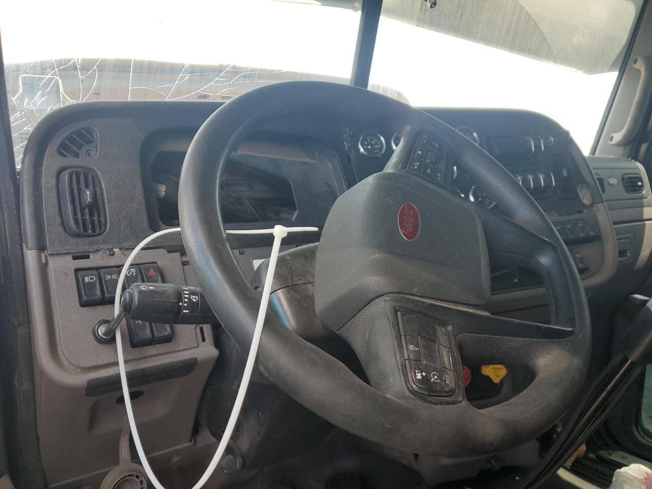 2023 Peterbilt 389 Semi Truck