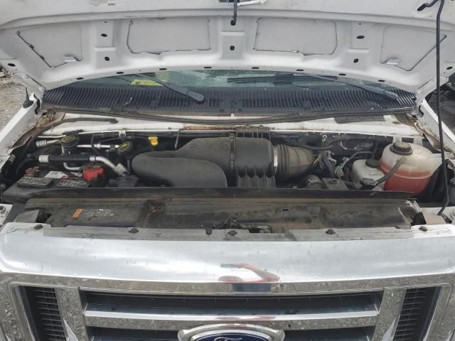 2018 Ford Econoline E450 Super Duty Cutaway Van