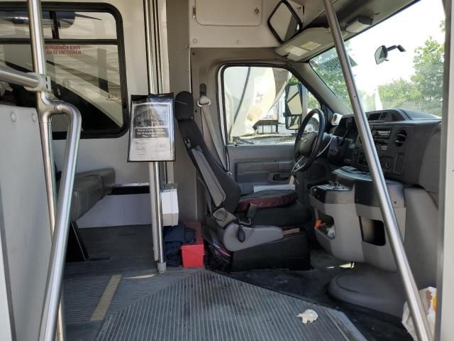 2016 Ford Econoline E450 Super Duty Cutaway Van