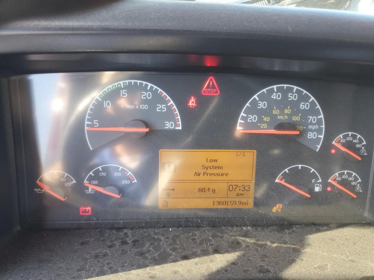 2006 Volv O VNL Semi Truck