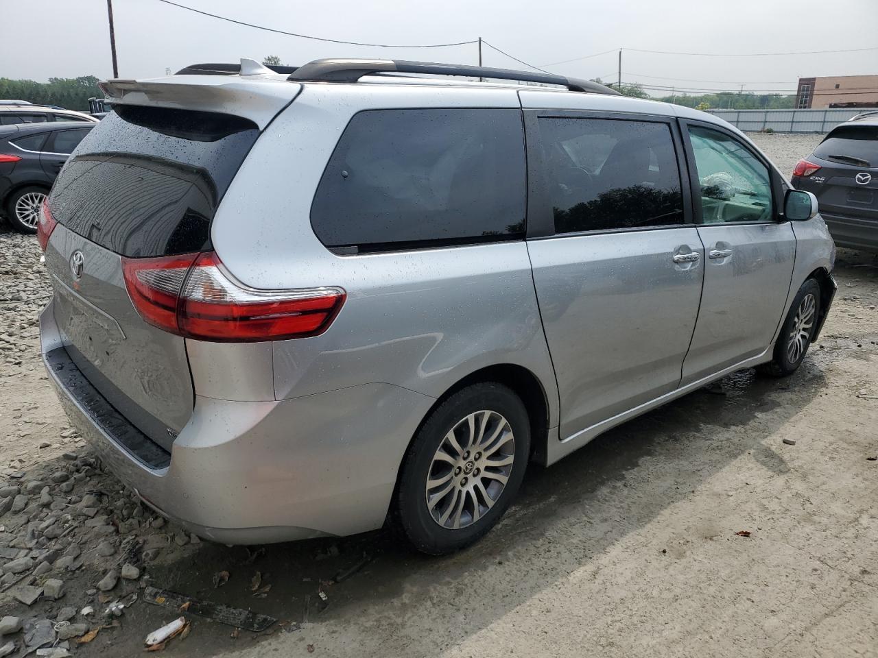 2020 Toyota Sienna xle 8-passenger