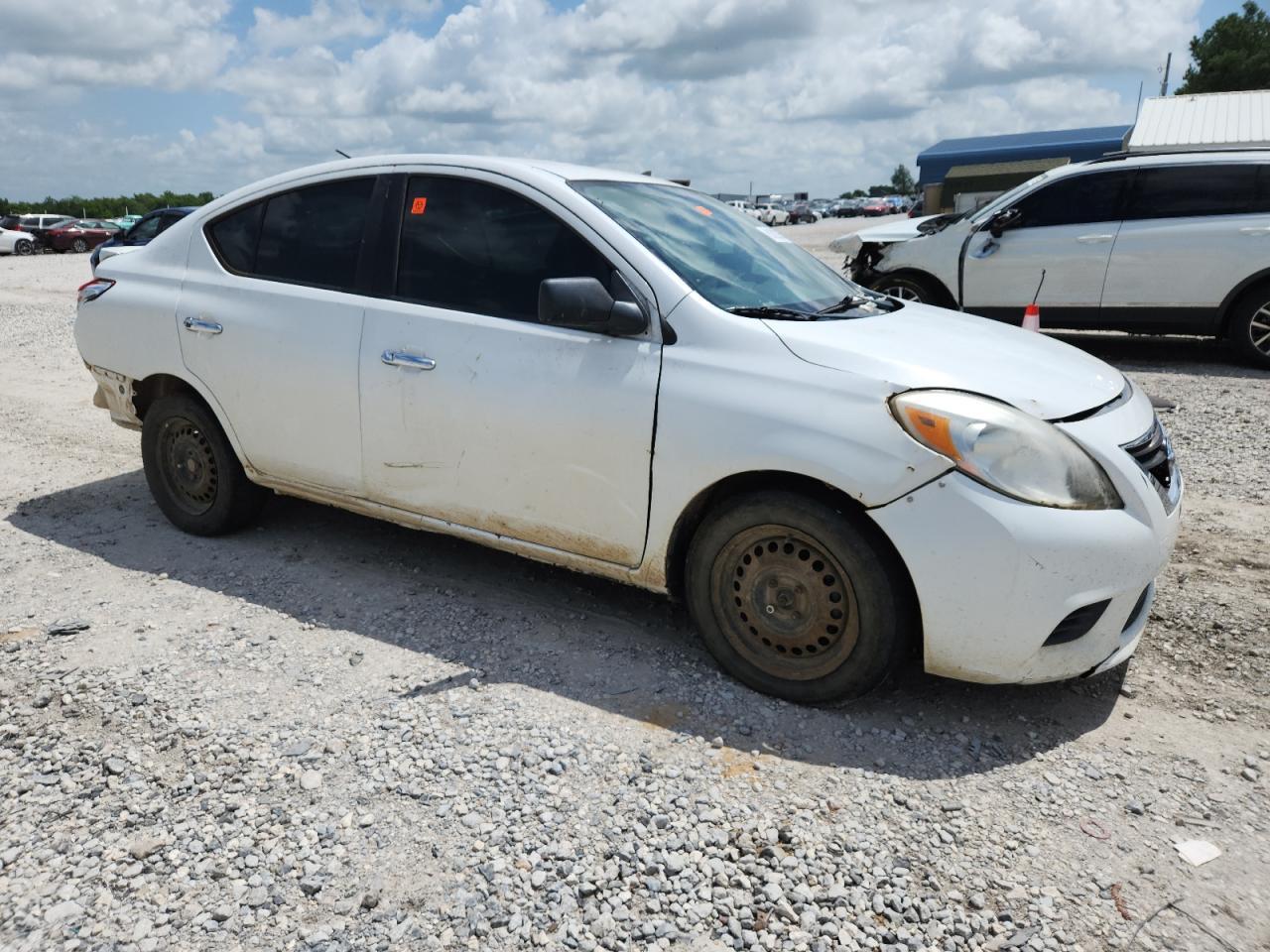 2013 Niss Versa 1.6 s