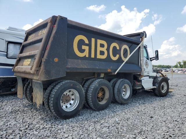 2017 Kenworth Construction T880