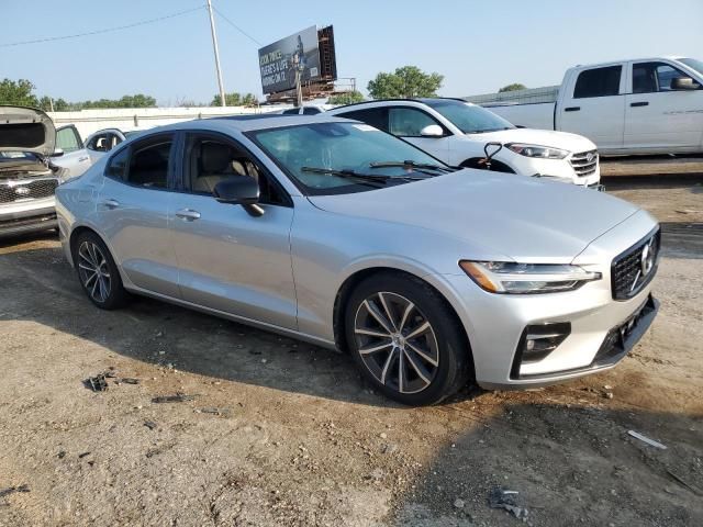 2022 Volvo S60 B5 Momentum