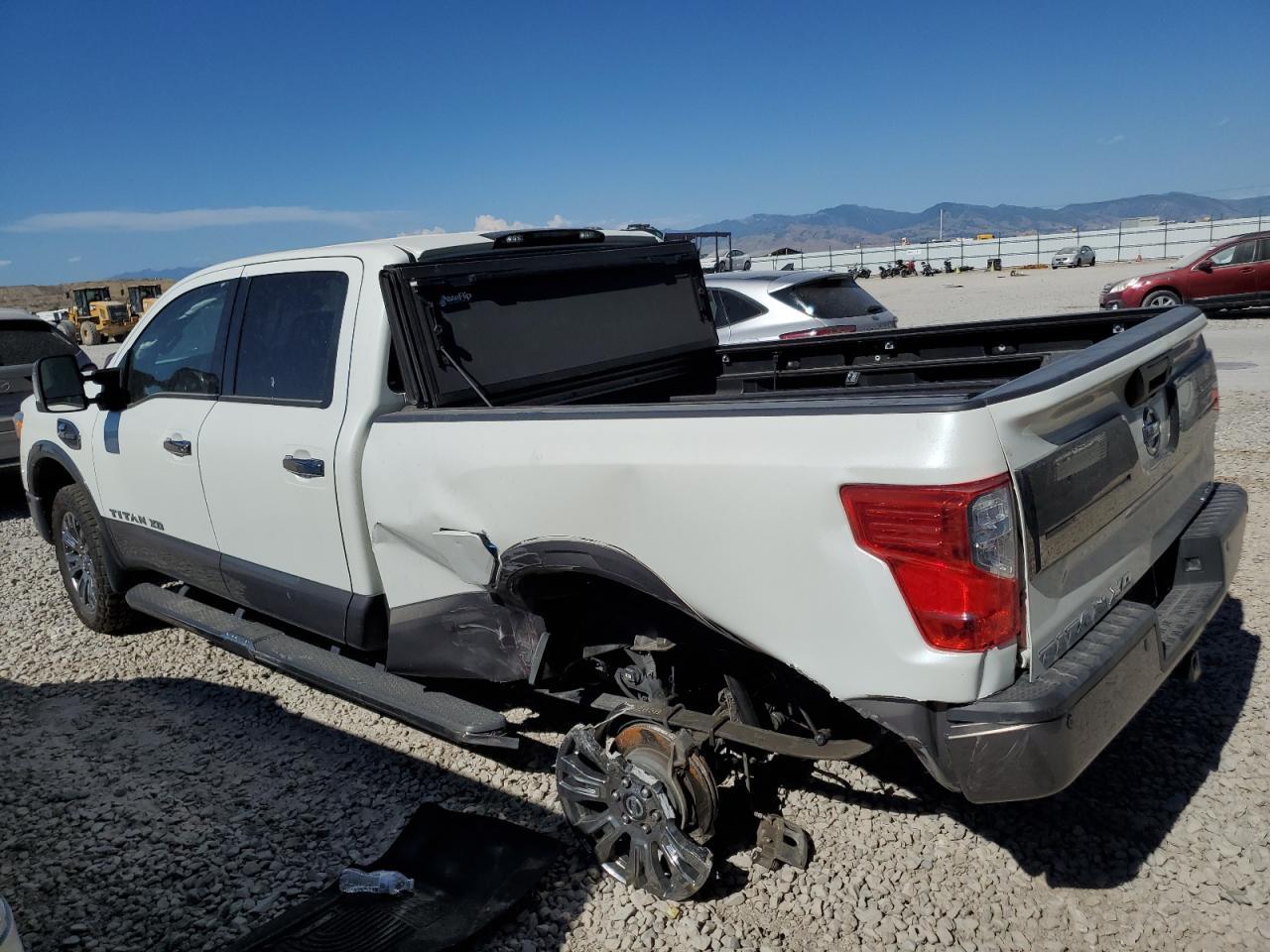 2016 Niss Titan xd