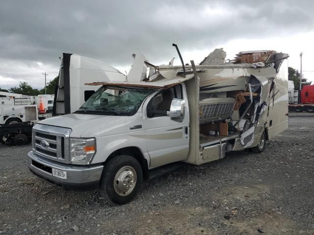 2018 Ford Econoline E450 Super Duty Cutaway Van