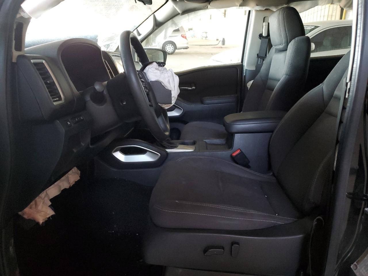 2022 Nissan Frontier s