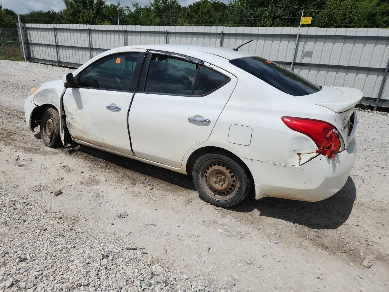 2013 Niss Versa 1.6 s