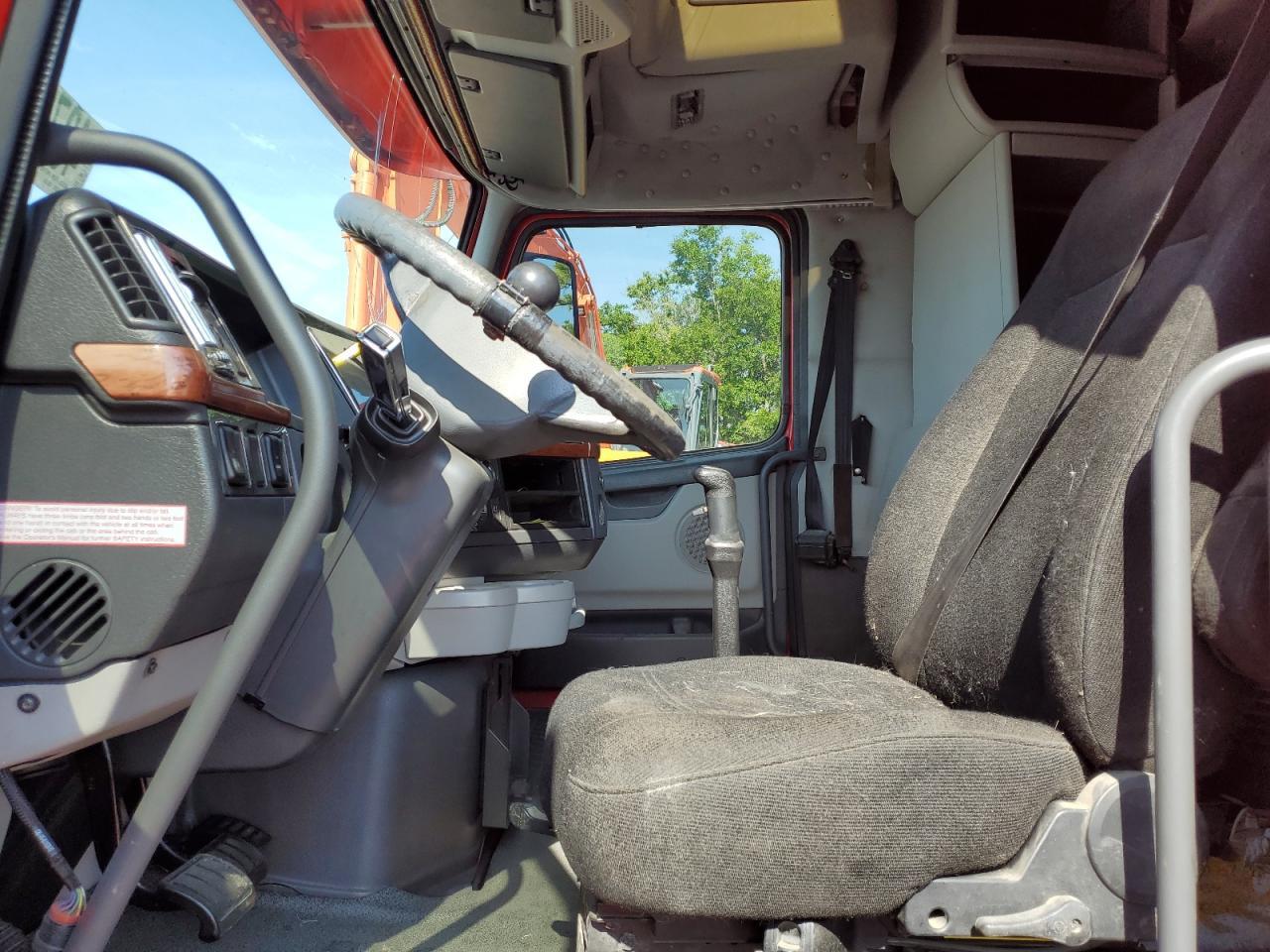 2006 Volv O VNL Semi Truck