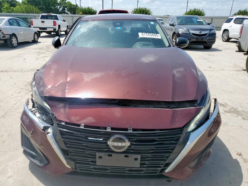 2024 Nissan Altima sv