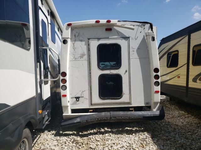2016 Ford Econoline E450 Super Duty Cutaway Van