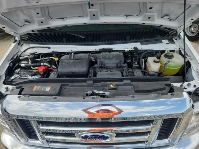 2021 Ford Econoline E450 Super Duty Cutaway Van
