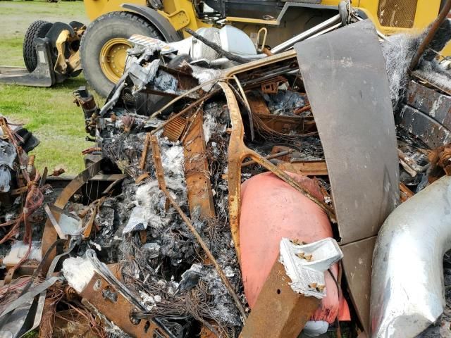 2014 Peterbilt 389 Semi Truck