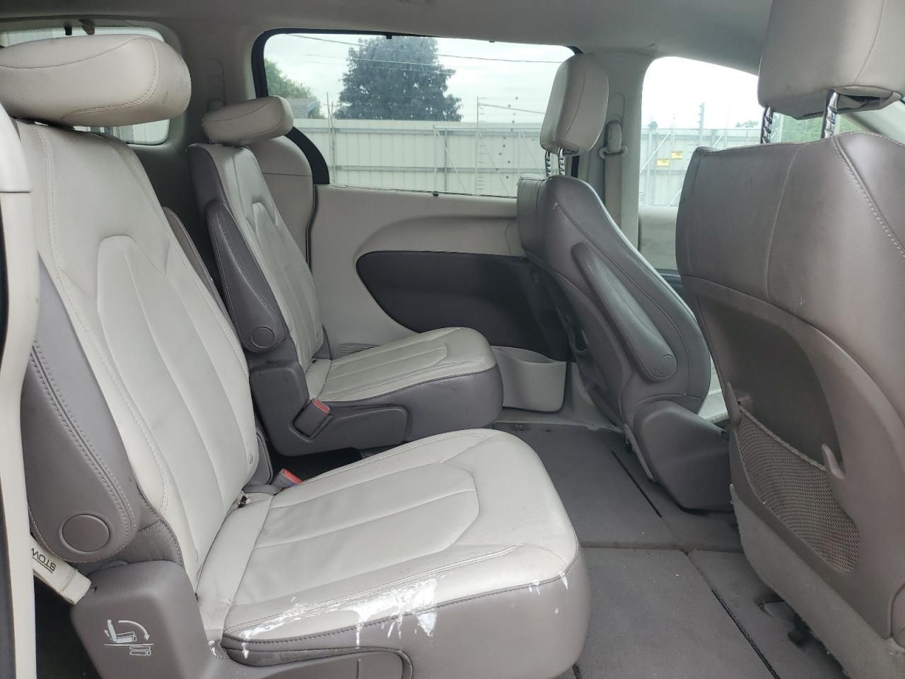 2017 Chrysler Pacifica Touring l