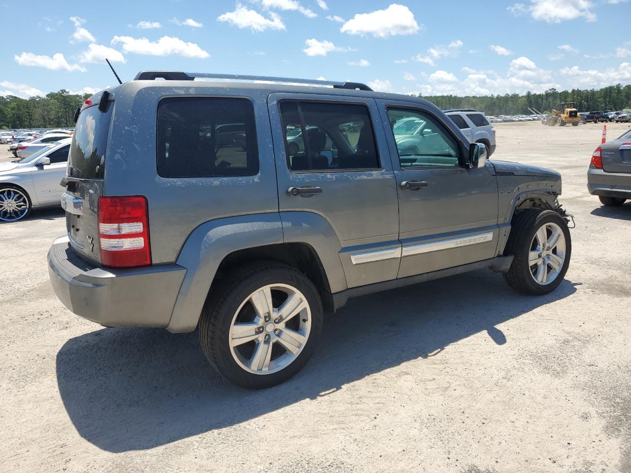2012 Jeep Liberty jet