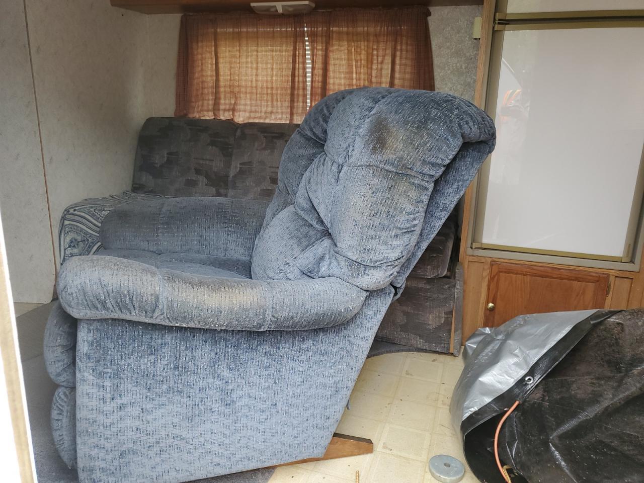 1999 Trail Lite Camper Recreational Vehicle (RV)