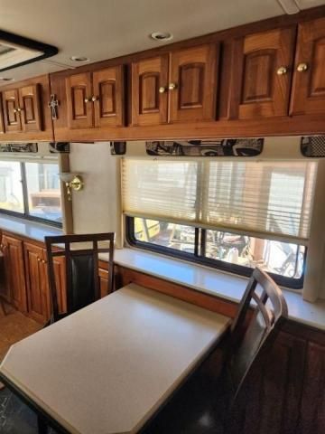 2002 Roadmaster Rail Executive Signature
