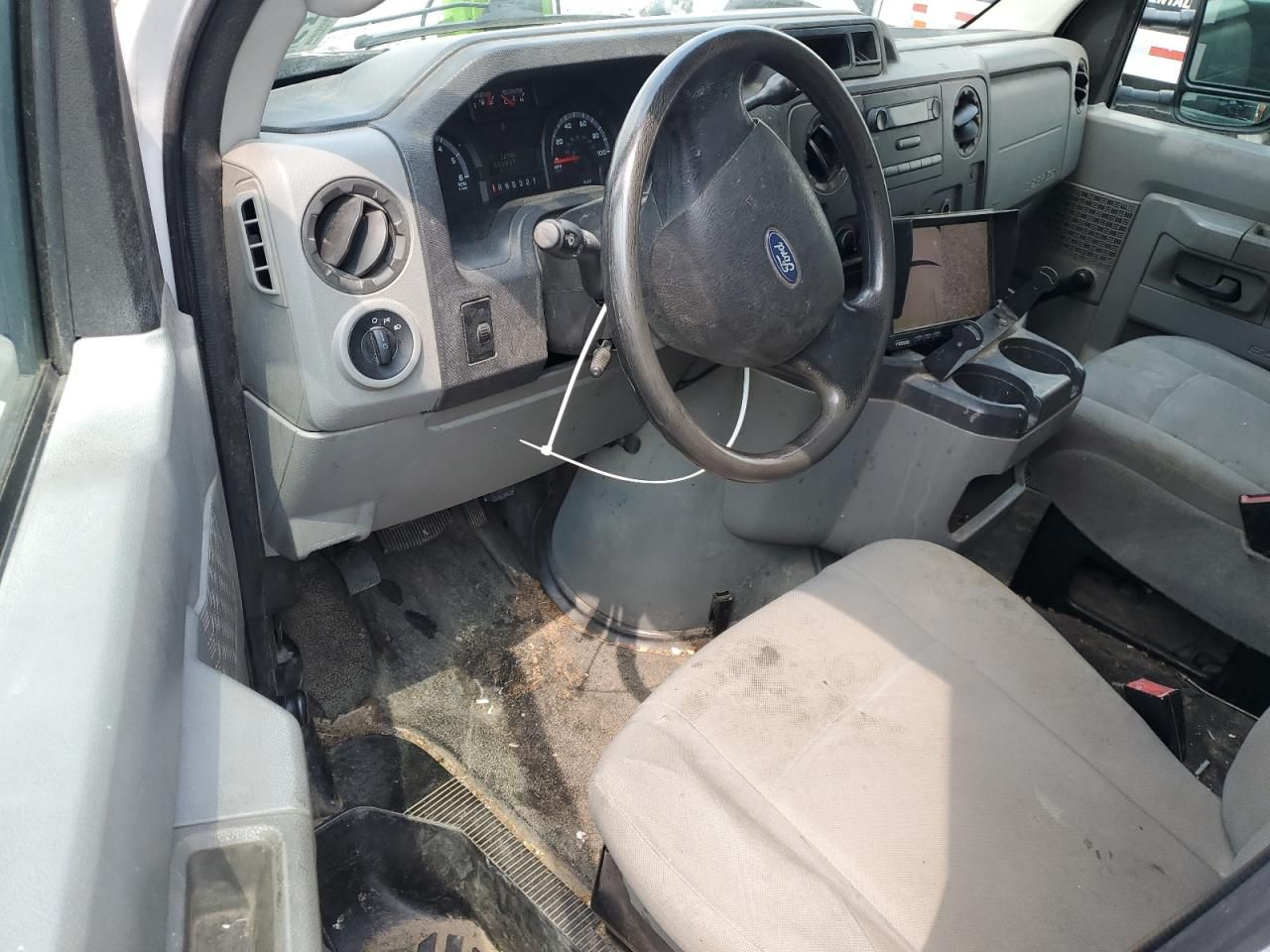 2010 Ford Econoline E350 Super Duty Cutaway Van