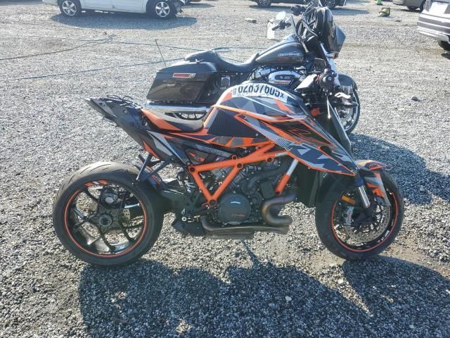 2022 KTM 1290 Super Duke R