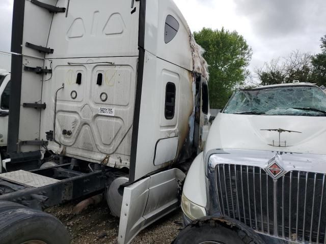 2018 Freightliner Cascadia 126 Semi Truck