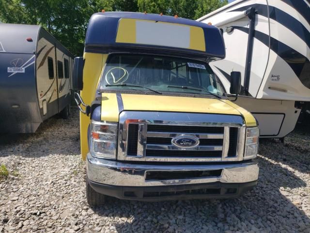 2016 Ford Econoline E450 Super Duty Cutaway Van