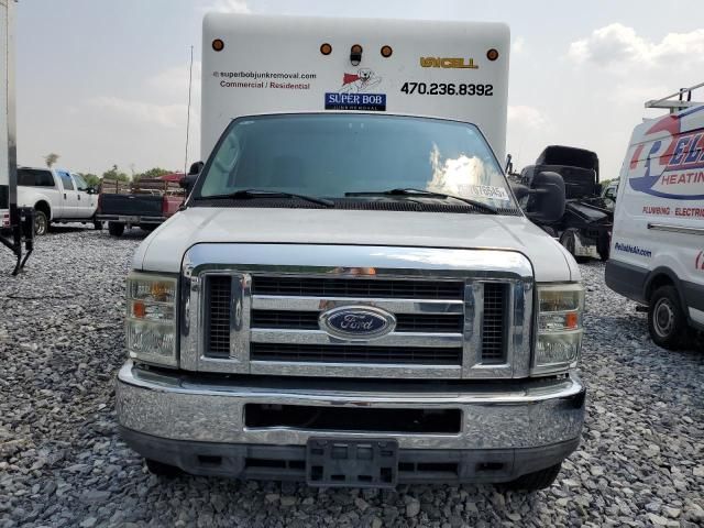 2010 Ford Econoline E350 Super Duty Cutaway Van