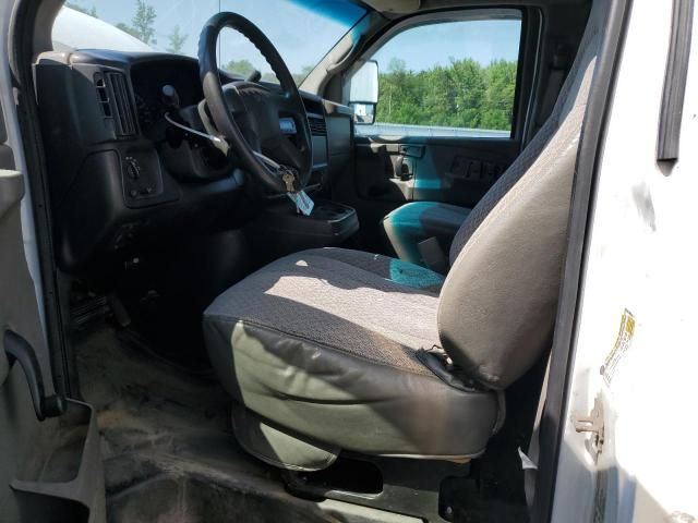 2005 GMC Savana Cutaway G3500