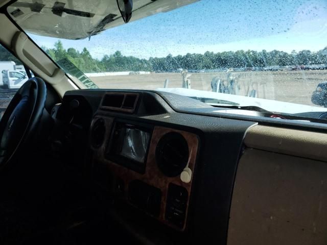 2017 Ford Econoline E450 Super Duty Cutaway Van
