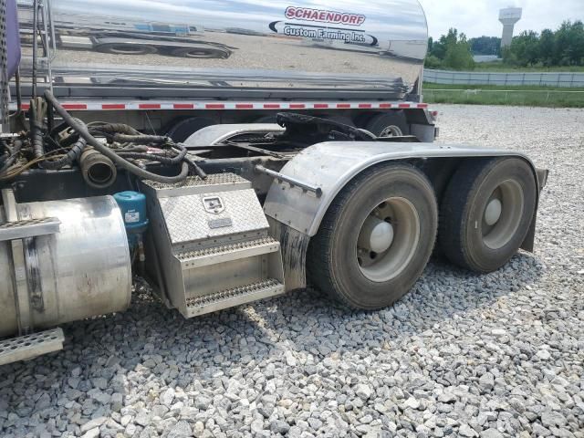 2005 Kenworth T800 Semi Truck