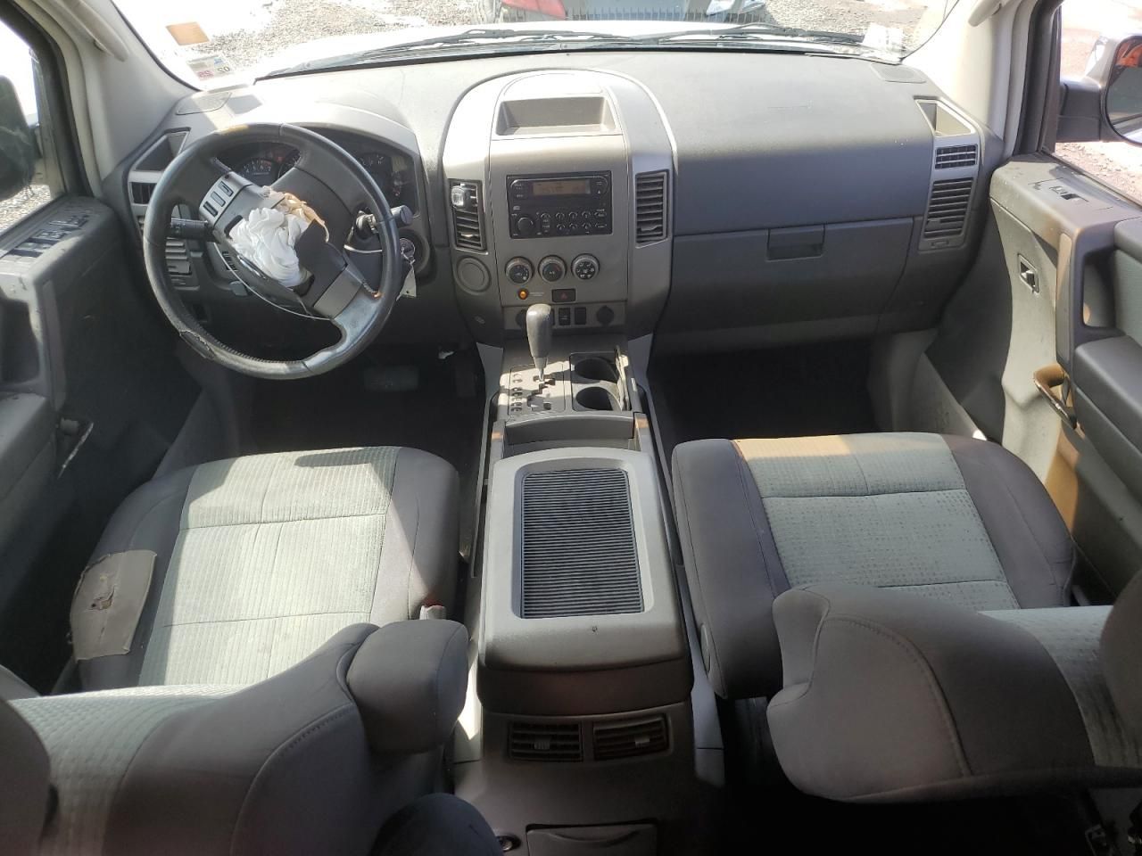 2004 Nissan Titan xe