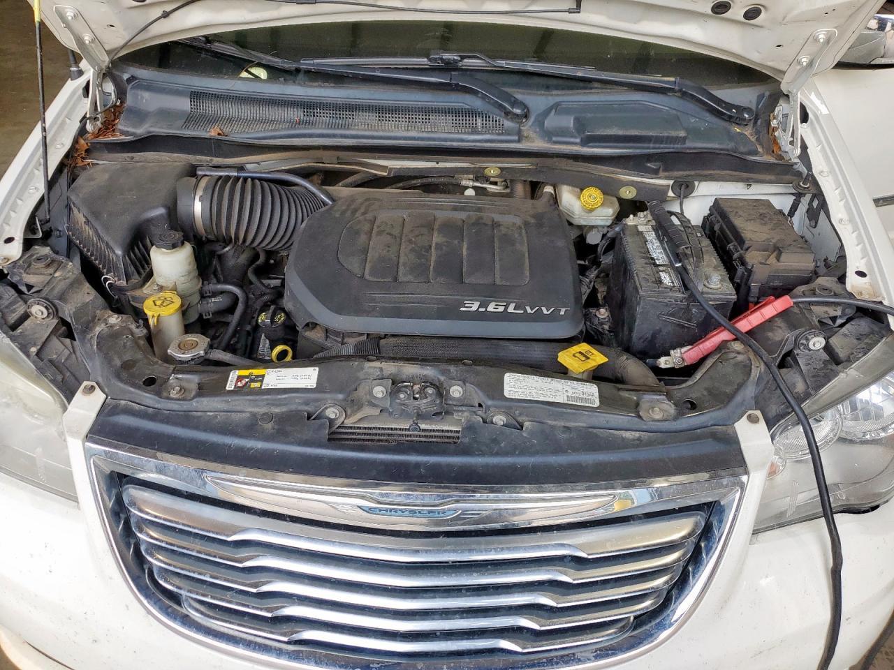 2013 Chrysler Town & Country Touring l