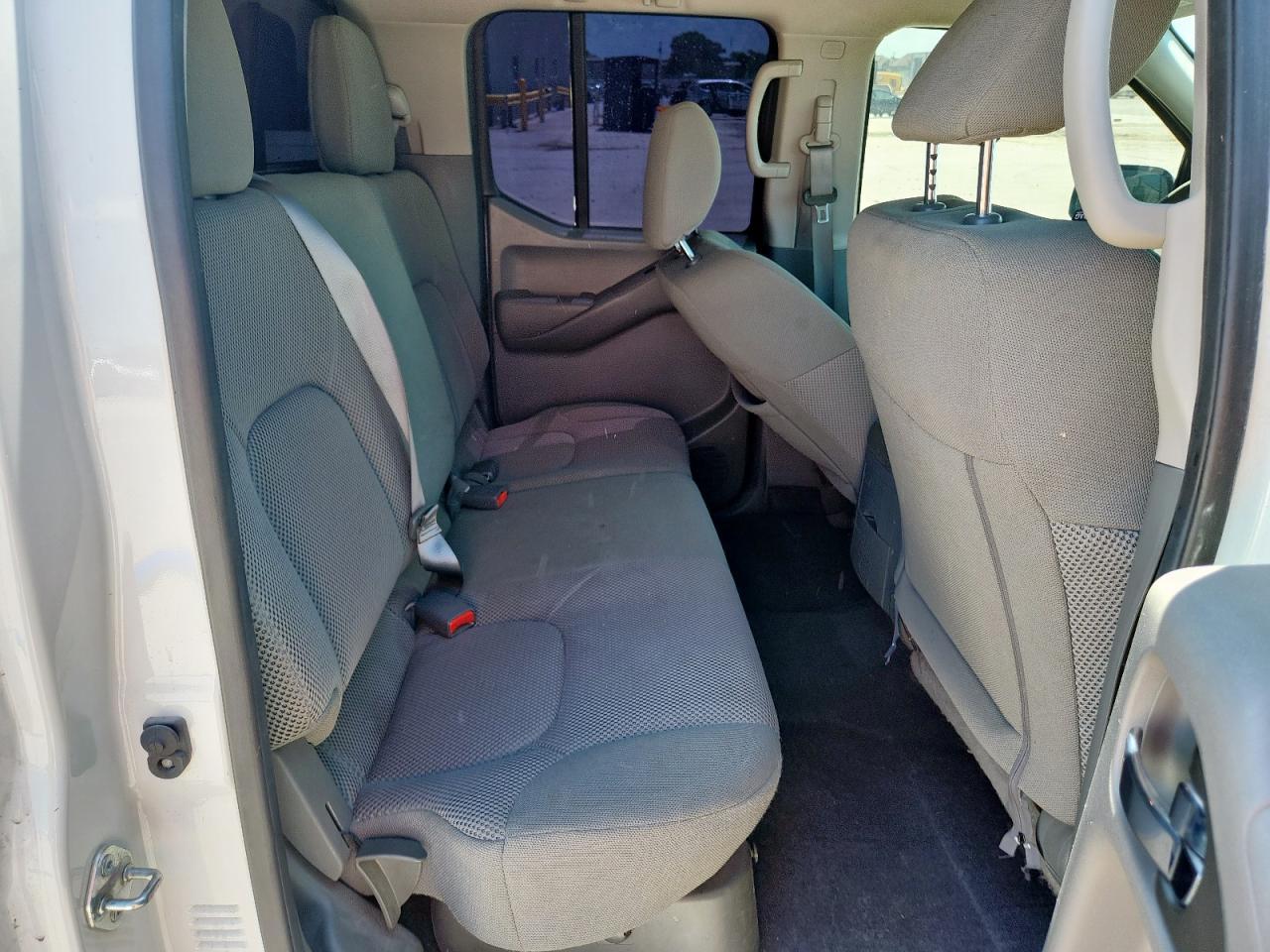 2021 Nissan Frontier sv