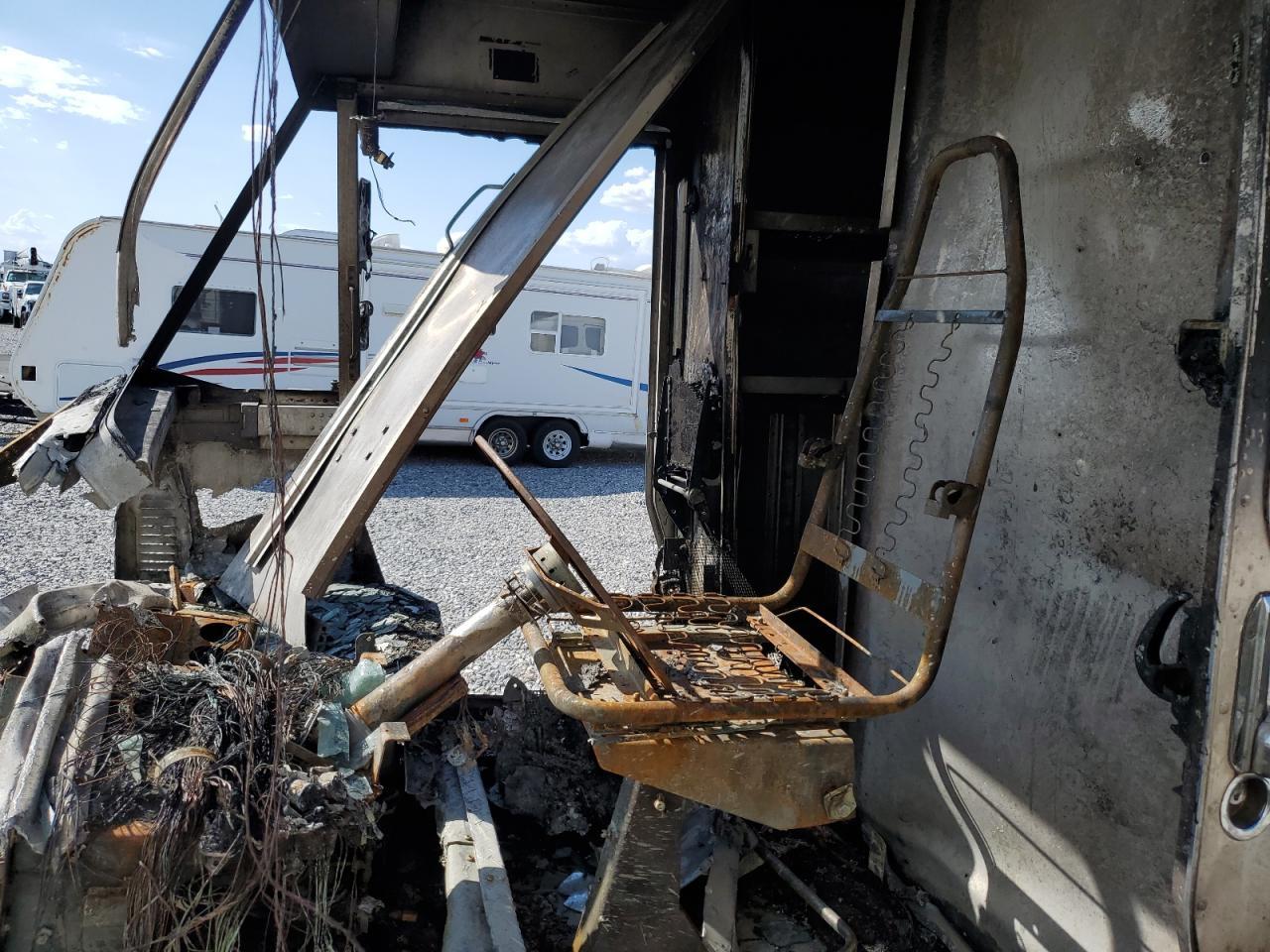 1999 Freightliner Chassis M Line WALK-IN Van