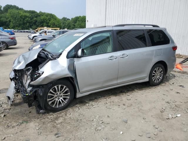 2020 Toyota Sienna xle