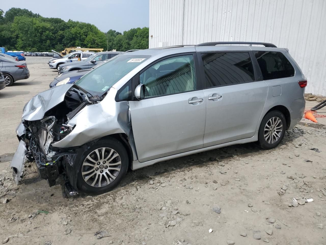 2020 Toyota Sienna xle 8-passenger